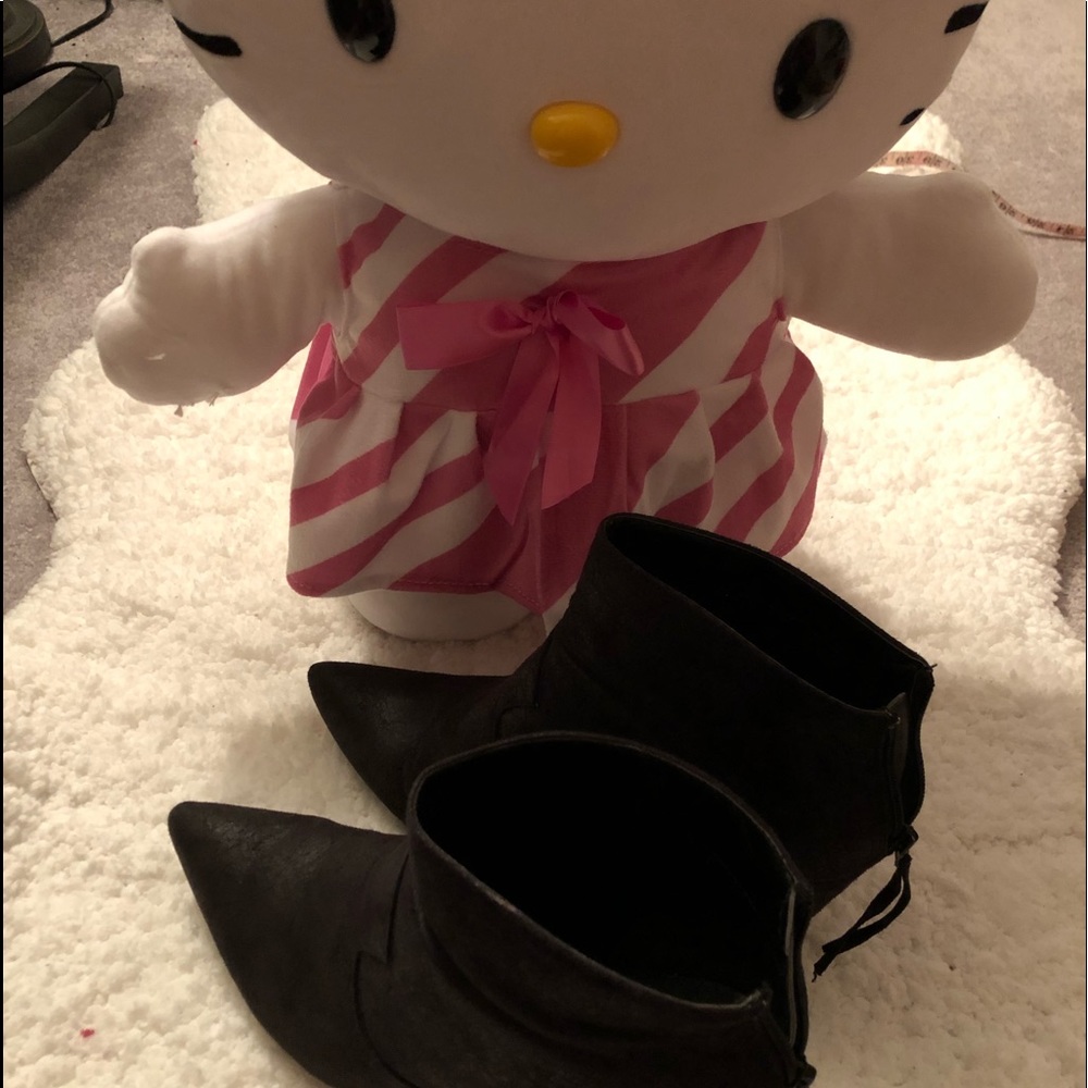 Booties 👢 - Picture 7 of 7